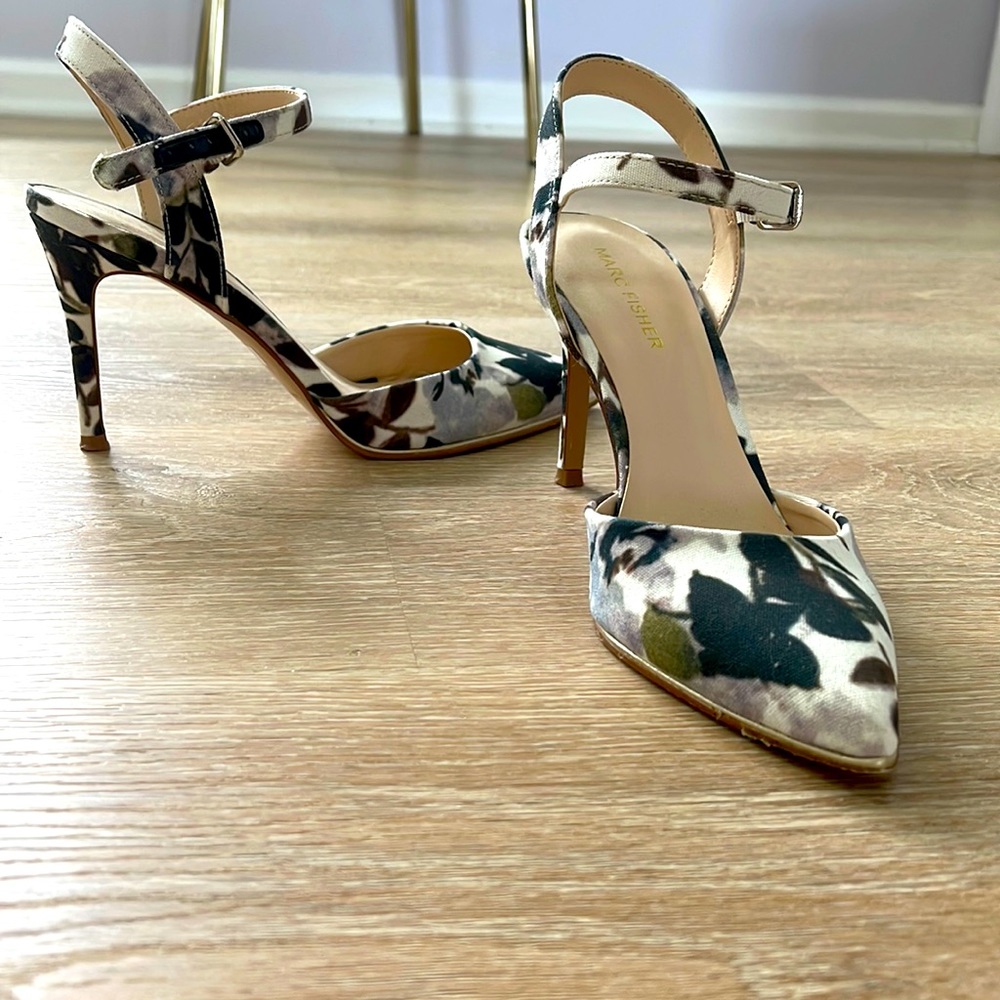 Sexy heels, 2 inches. Worn once. Brand new. Green and white.